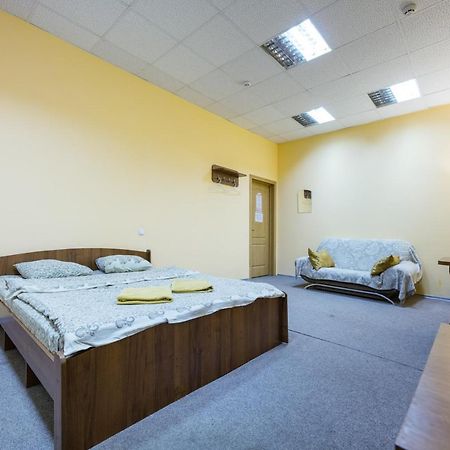 Mini Hotel Near Arena City Київ Екстер'єр фото