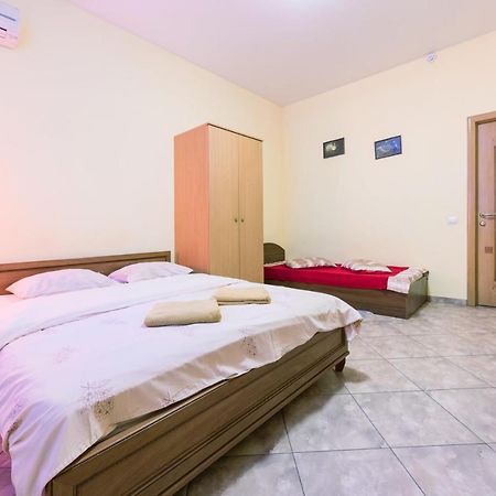 Mini Hotel Near Arena City Київ Екстер'єр фото