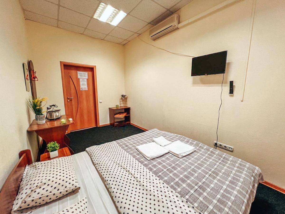 Mini Hotel Near Arena City Київ Екстер'єр фото