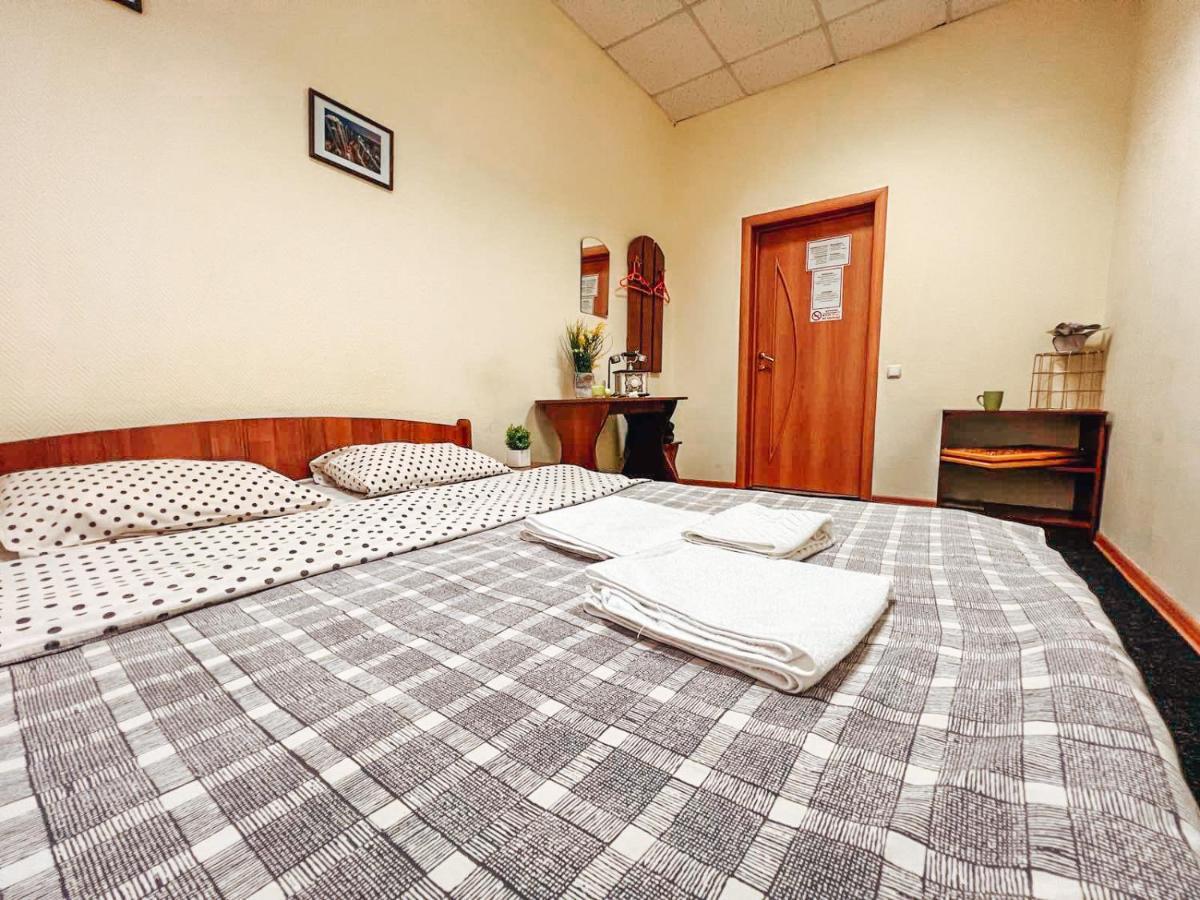 Mini Hotel Near Arena City Київ Екстер'єр фото