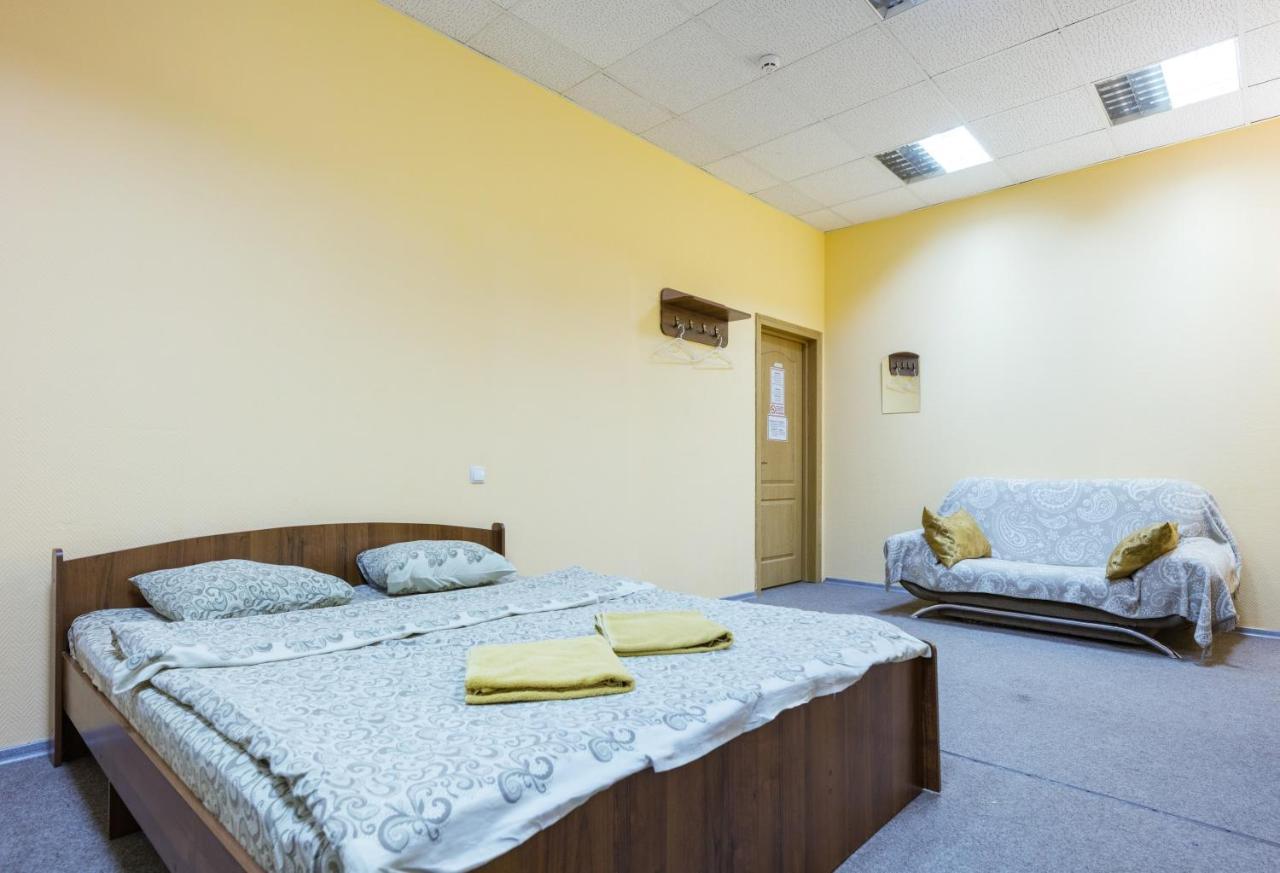 Mini Hotel Near Arena City Київ Екстер'єр фото
