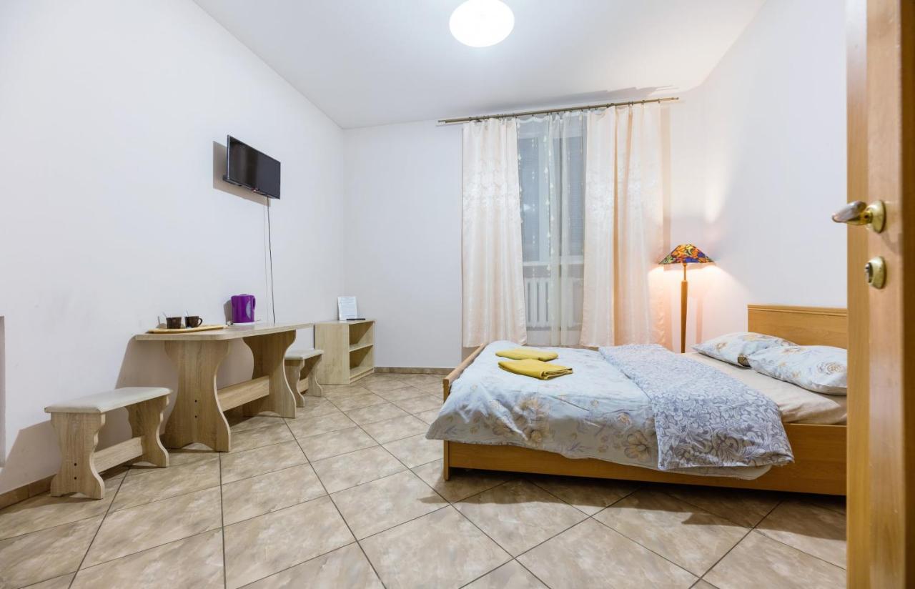 Mini Hotel Near Arena City Київ Екстер'єр фото