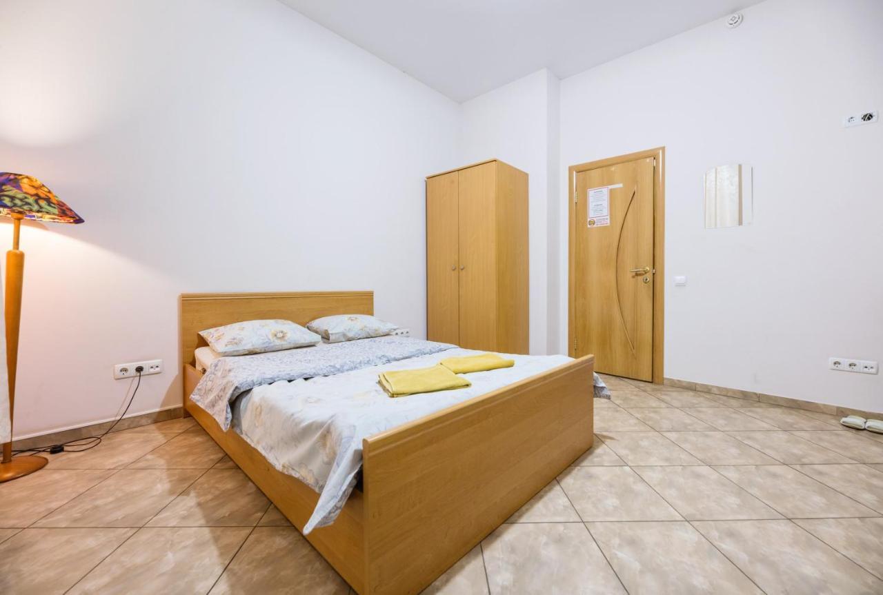 Mini Hotel Near Arena City Київ Екстер'єр фото
