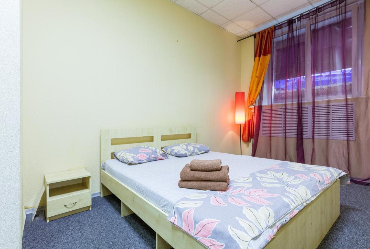 Mini Hotel Near Arena City Київ Екстер'єр фото